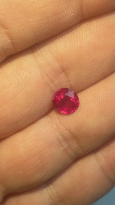 AAA - NATÜRLICHER RUBIN - NATURAL RUBY CT 1.93 SI TOP RED COLOR OVAL CUT MADAGASC