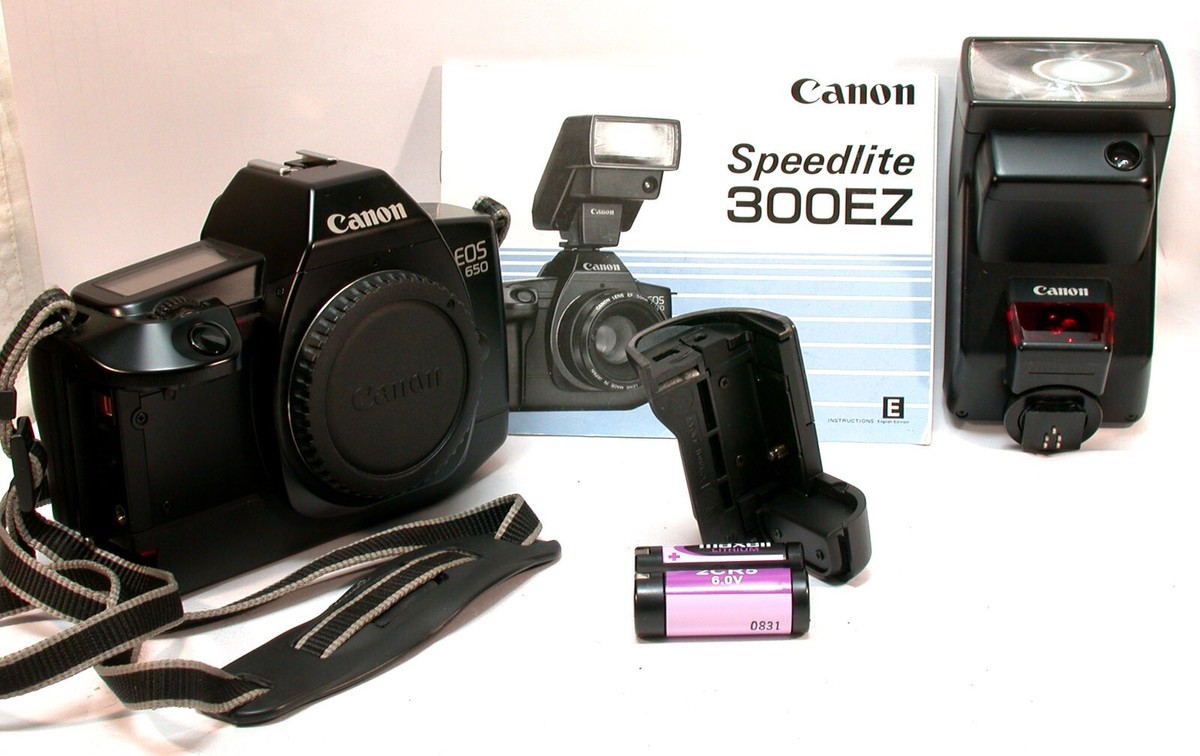 フィルムカメラ Canon EOS 650 Canon ZOOM LENS EF 300EZ Canon EOS 650 w/ Zoom Lens, 300EZ Flash, CharHyde Bag
