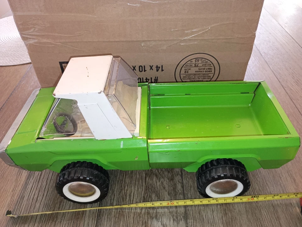 Grúa Buddy L vintage de acero prensado de 14” 2.500 de ancho ovalada verde Foto 3 de 4