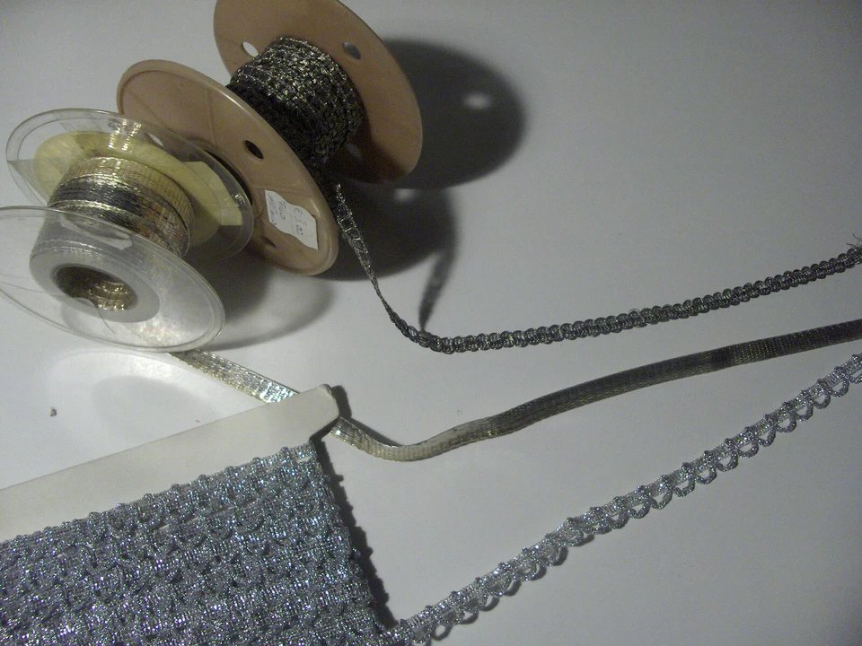 30 MT LOTTO PASSAMANERIE VINTAGE COLOR ARGENTO FONDO MAGAZZINO VEDI INFO - Immagine 3 di 4