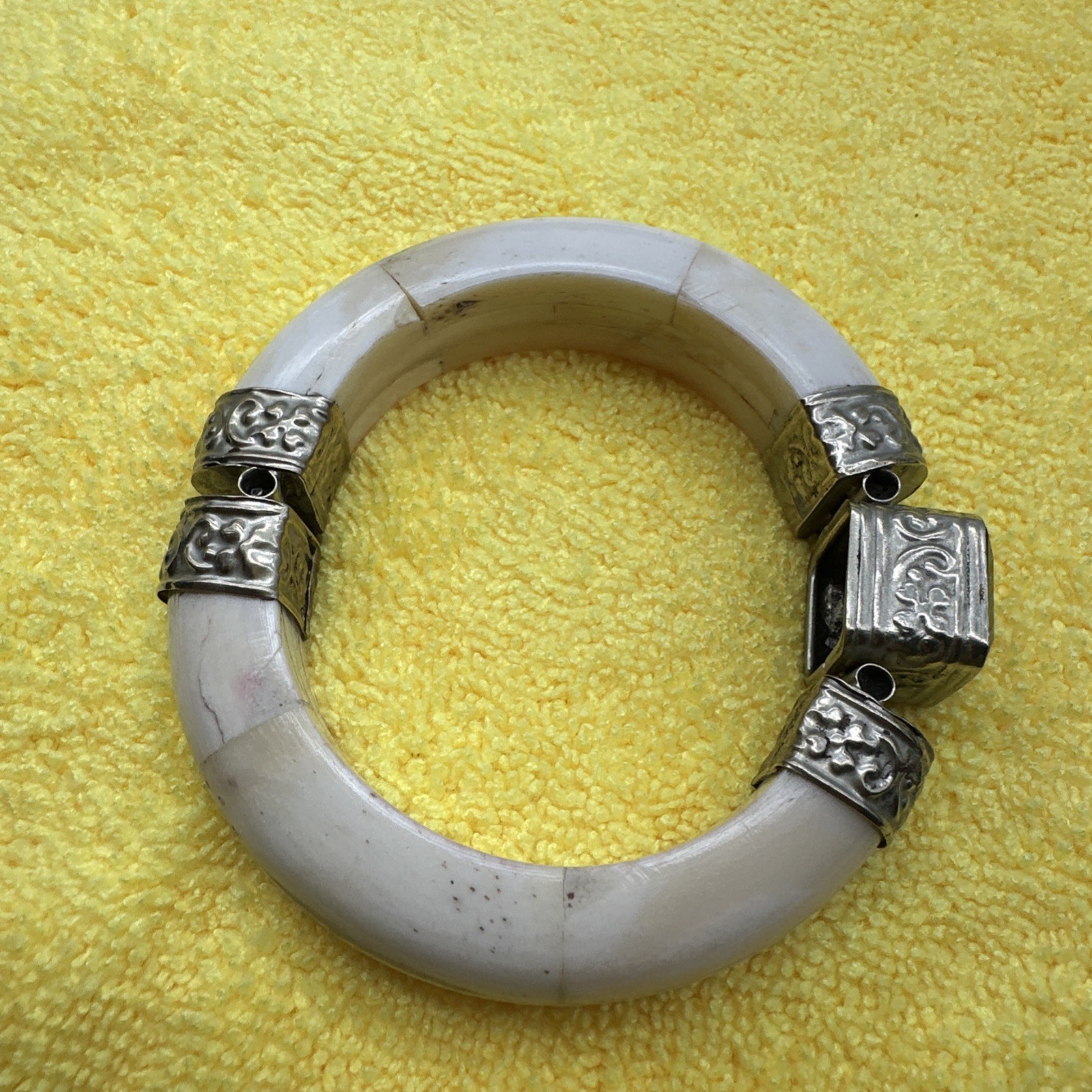 VTG. BONE Interlocking hinged bangle bracelet BRA… - image 6