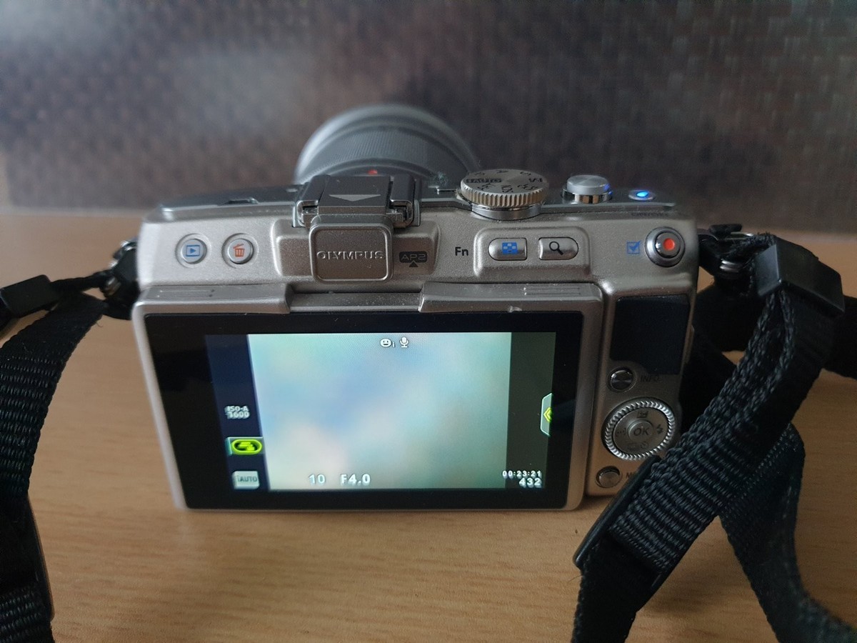 Olympus Pen Lite E-PL5 Camera with Olympus M.Zuiko Digital 40