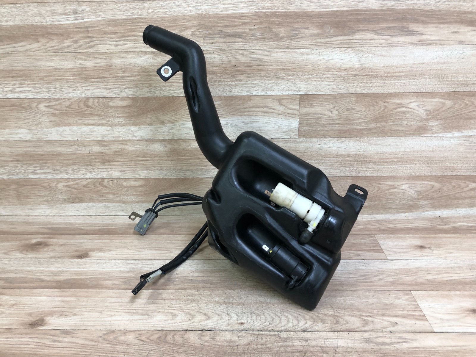 MASERATI QUATTROPORTE M139 OEM FRONT RADIATOR COOLANT EXPANSION TANK 03-08