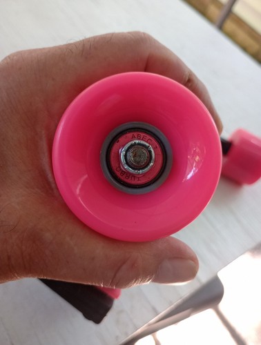 LONGBOARD Skateboard CAMION NERI E RUOTE ROSA ABEC 7 TURBO - Foto 5 di 9