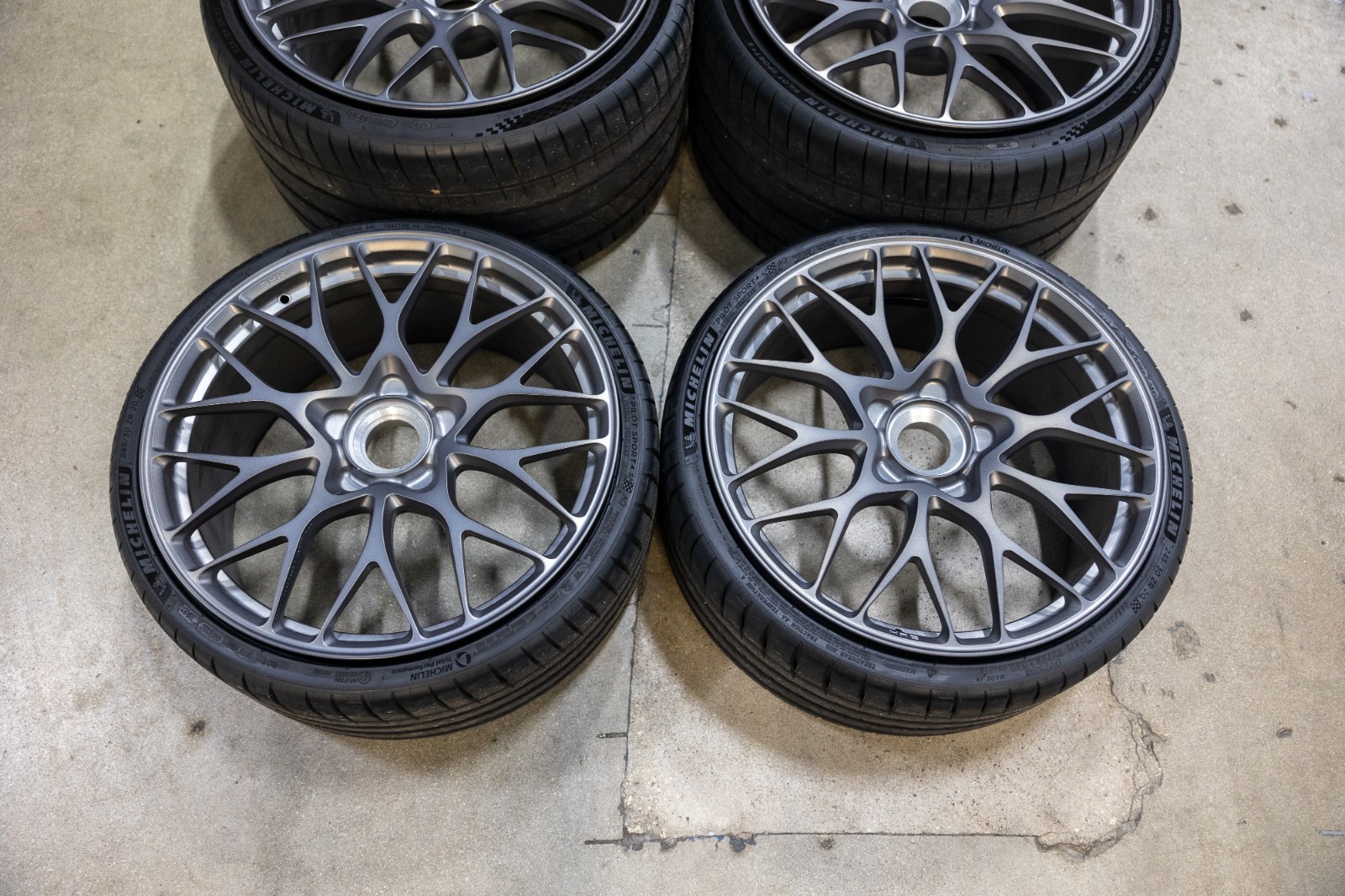 Lamborghini Technica/STO HRE 520M Wheels & Michelin Tires