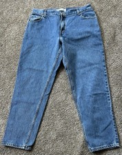 Wrangler Women  s Blue Jeans Relaxed Tapered Legs 18 M