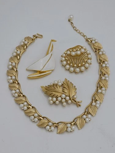 Signed CROWN TRIFARI Lot Necklace 3pc Brooches Faux Pearls Enamel Gold Tone