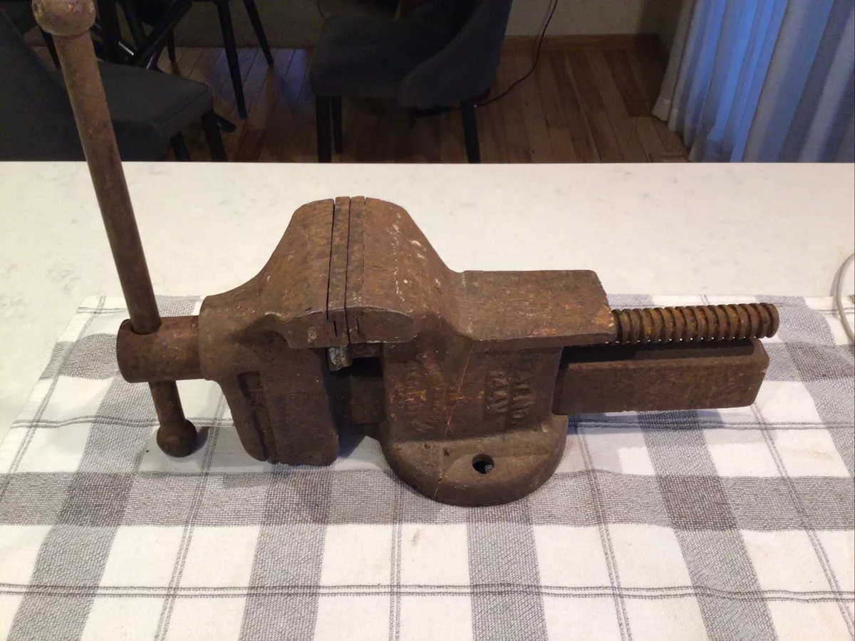 Columbian Vise No.144M Cleveland Ohio Howe. Company cast iron steel bench vise 1
