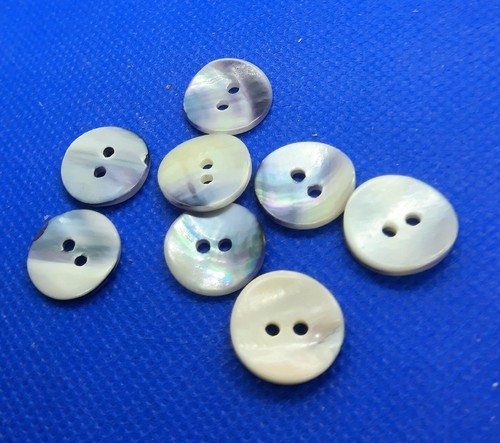 6 Stück echt Perlmutt Knöpfe 15mm - 25mm 2 Loch Naturfarben Edel für Jacken - Bild 2 von 6