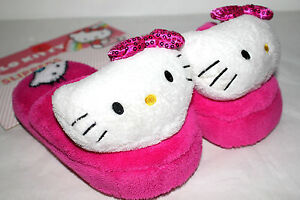 Featured image of post Hello Kitty Bedroom Slippers / Their hello kitty character rooms (from $411/night) can fit a party of 3, with 1 double and 1 single bed each.