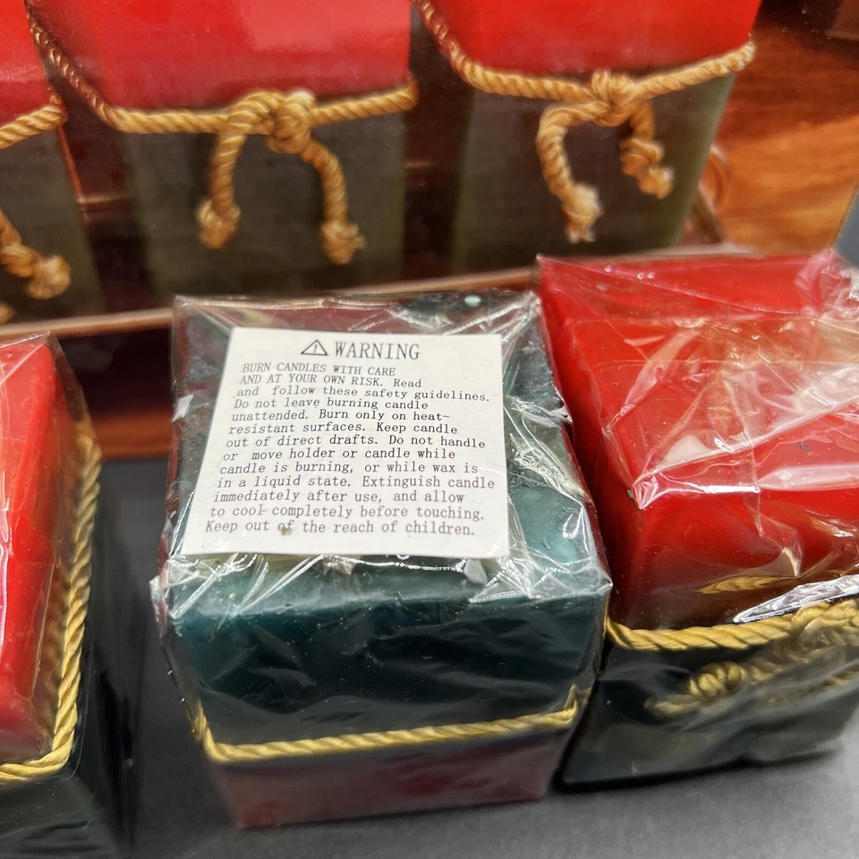 Velas de Navidad de estudio rojas y verdes con soporte núcleo de cabaña Foto 3 de 4