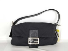 Borsa a tracolla FENDI Mamma Baguette nylon nero argento
