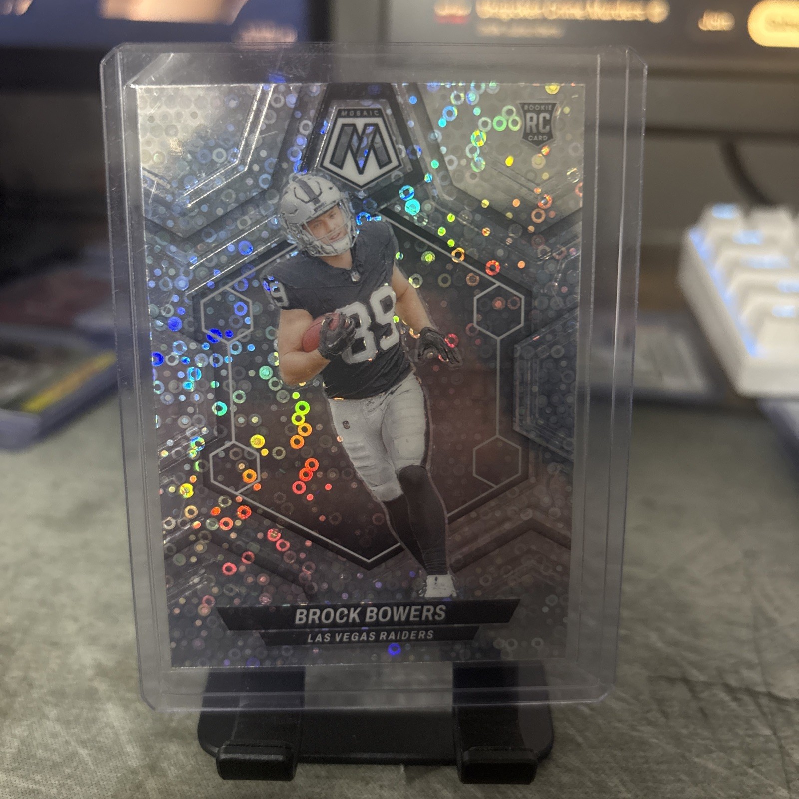 2024 Panini Mosaic Rookies Brock Bowers #313 No Huddle Silver Mosaic Prizm (RC)