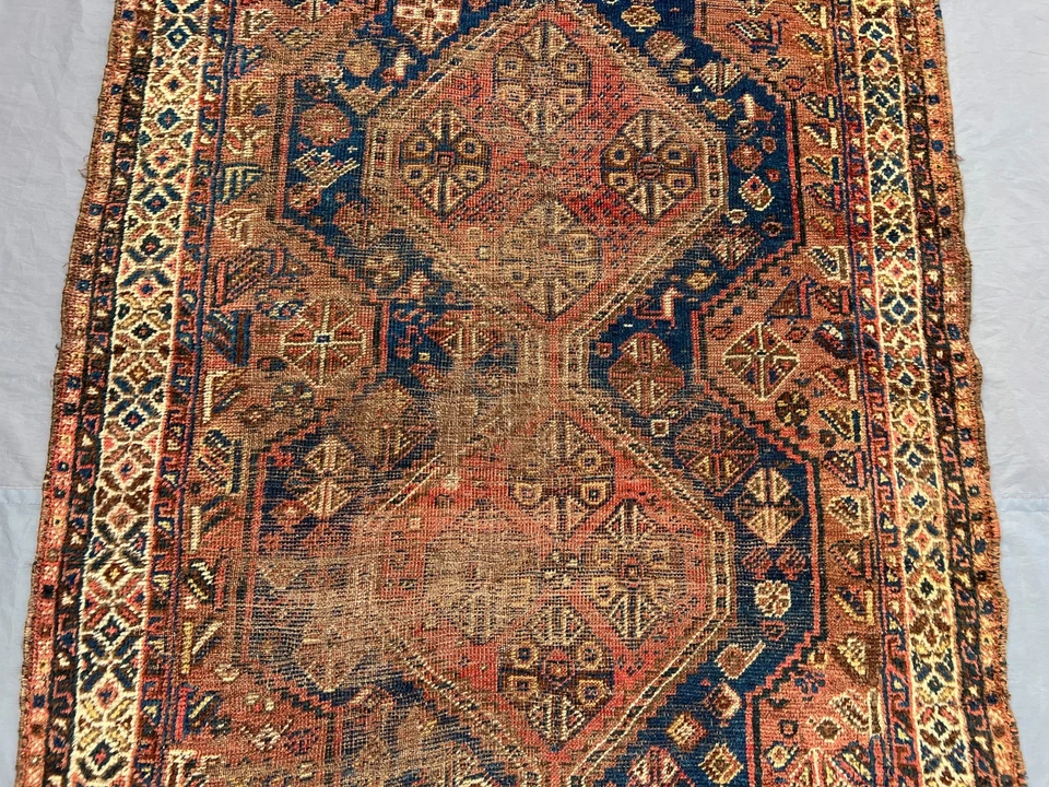 Alfombra antigua anudada a mano de 3'10 x 4'6 pies alfombra estilo caucásico envejecida de pelo bajo Foto 4 de 4