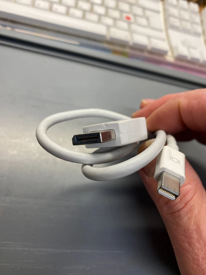 DisplayPort Lead for Mac Apple Air MacBook Pro White - Image 2 of 2