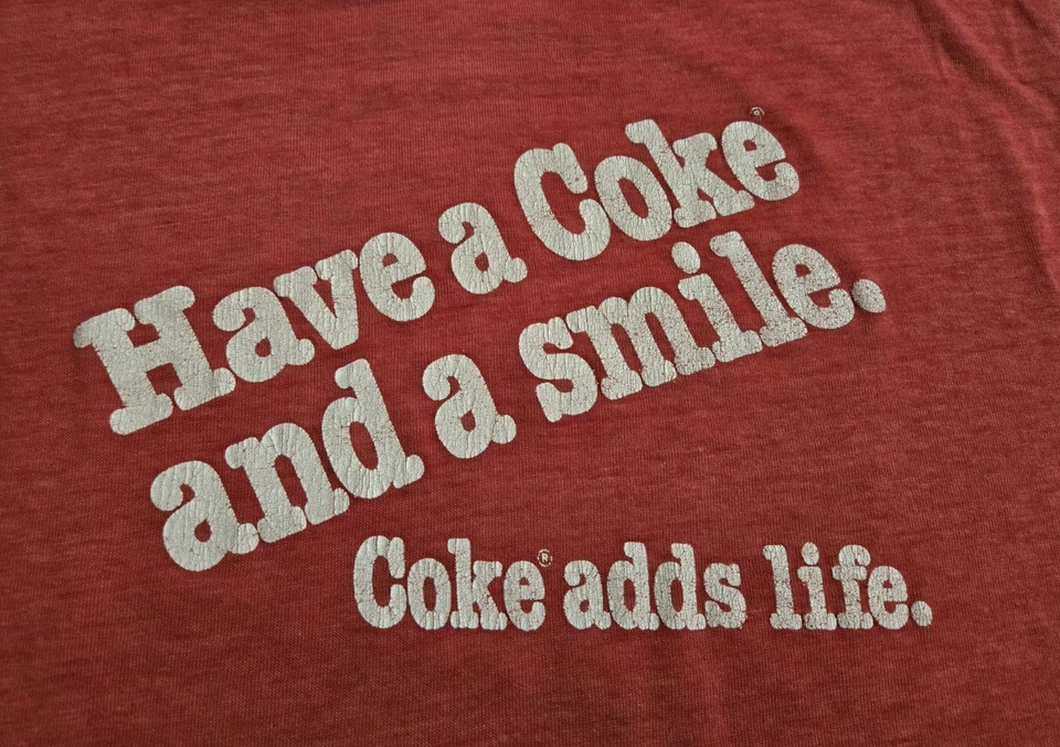 Camiseta vintage con letras chinas de Coca Cola para hombre grande roja puntada única promoción Foto 3 de 4