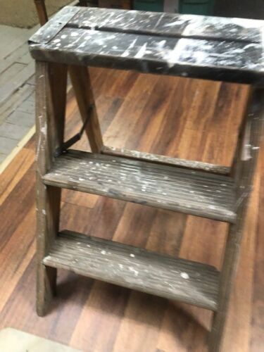 VINTAGE  WOODEN 2 FOOT STEP LADDER PRIMITIVE RUSTIC FARMHOUSE DECOR WOOD - Picture 1 of 4