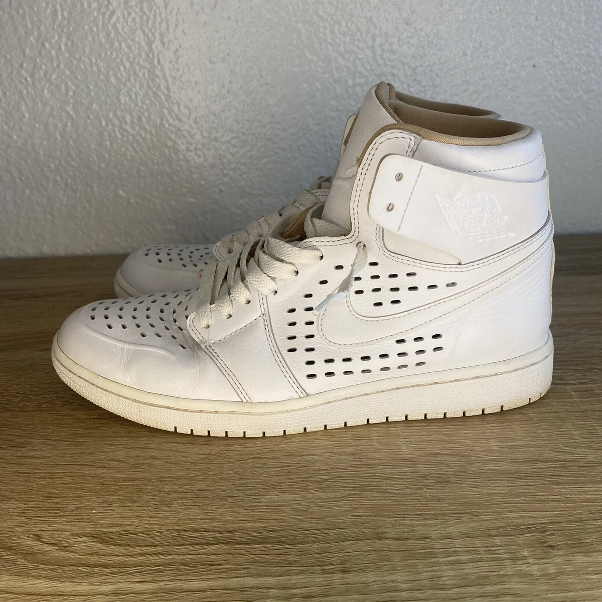 Air Jordan 1 Mid 'White' Mens Sneakers - Size 9.5