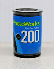 1 Roll Photoworks 200 Speed 24 Exposures 35 mm film Expired 05/2002 New Sealed