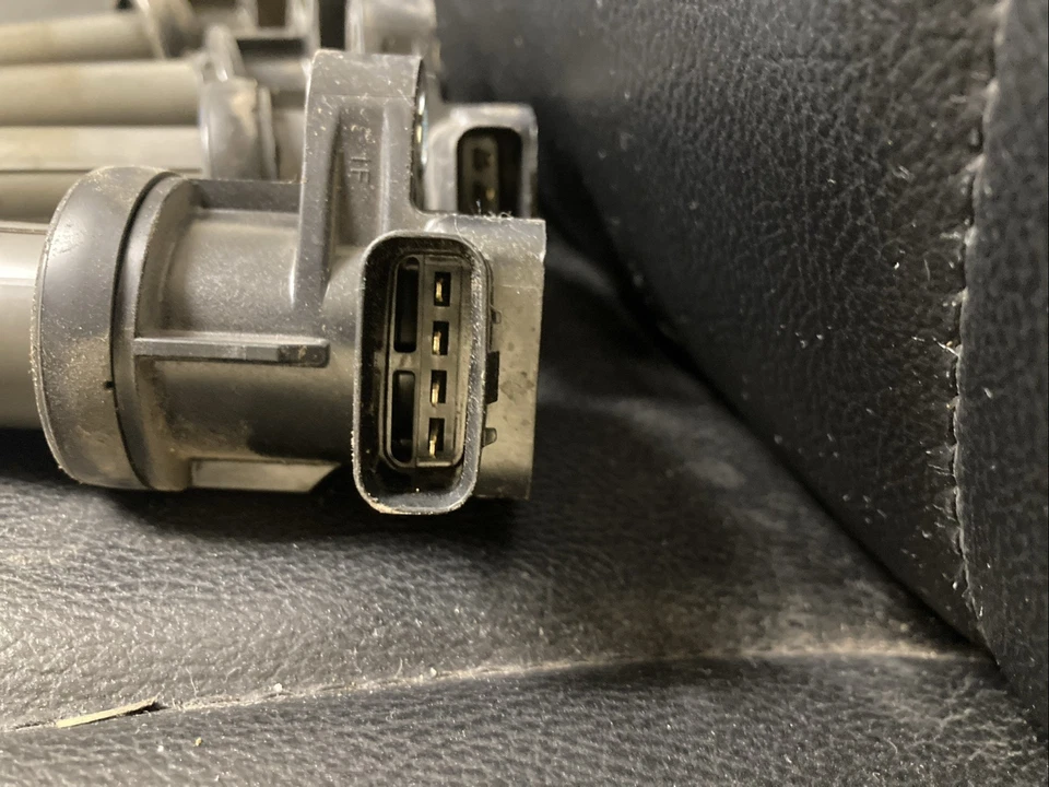 Комплект катушек зажигания 2006 Cadillac DTS V8 4,6 л North Star  - Изображение 4 из 4