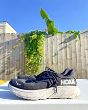 Men s HOKA Arahi 7 Black Running Shoes Size 1...