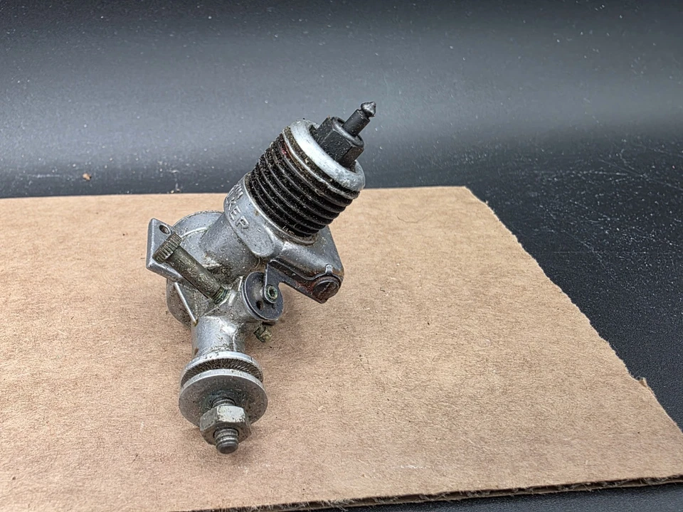 Vintage 1955 Spitfire Jim Walker 065 Plane Motor Model Engine Control Line / FF - Image 2 of 4