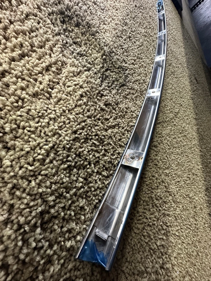 Parachoques trasero central Bentley Mulsanne 2015 moldeado acero inoxidable, OEM Foto 4 de 4