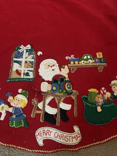Red Christmas Tree Skirt Santa’s Workshop Finished Bucilla Felt Appliqué Vintage