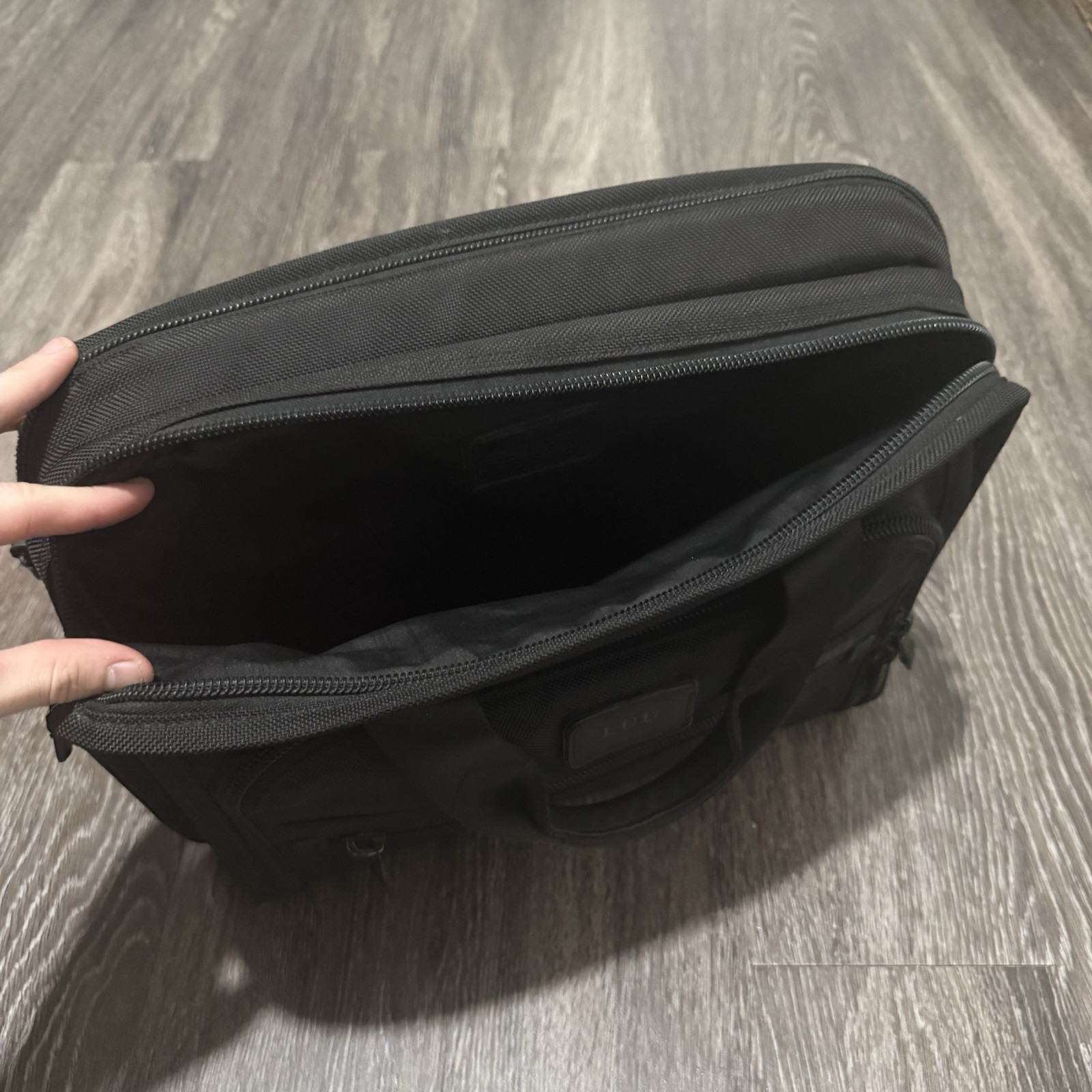 TUMI LUU Compact Large Screen Computer Brief Case… - image 8