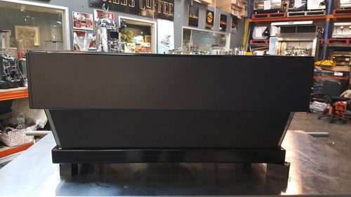 La Marzocco Linea Classic 3 Group Matte Black Commercial Coffee Machine - 第 10/12 張圖片
