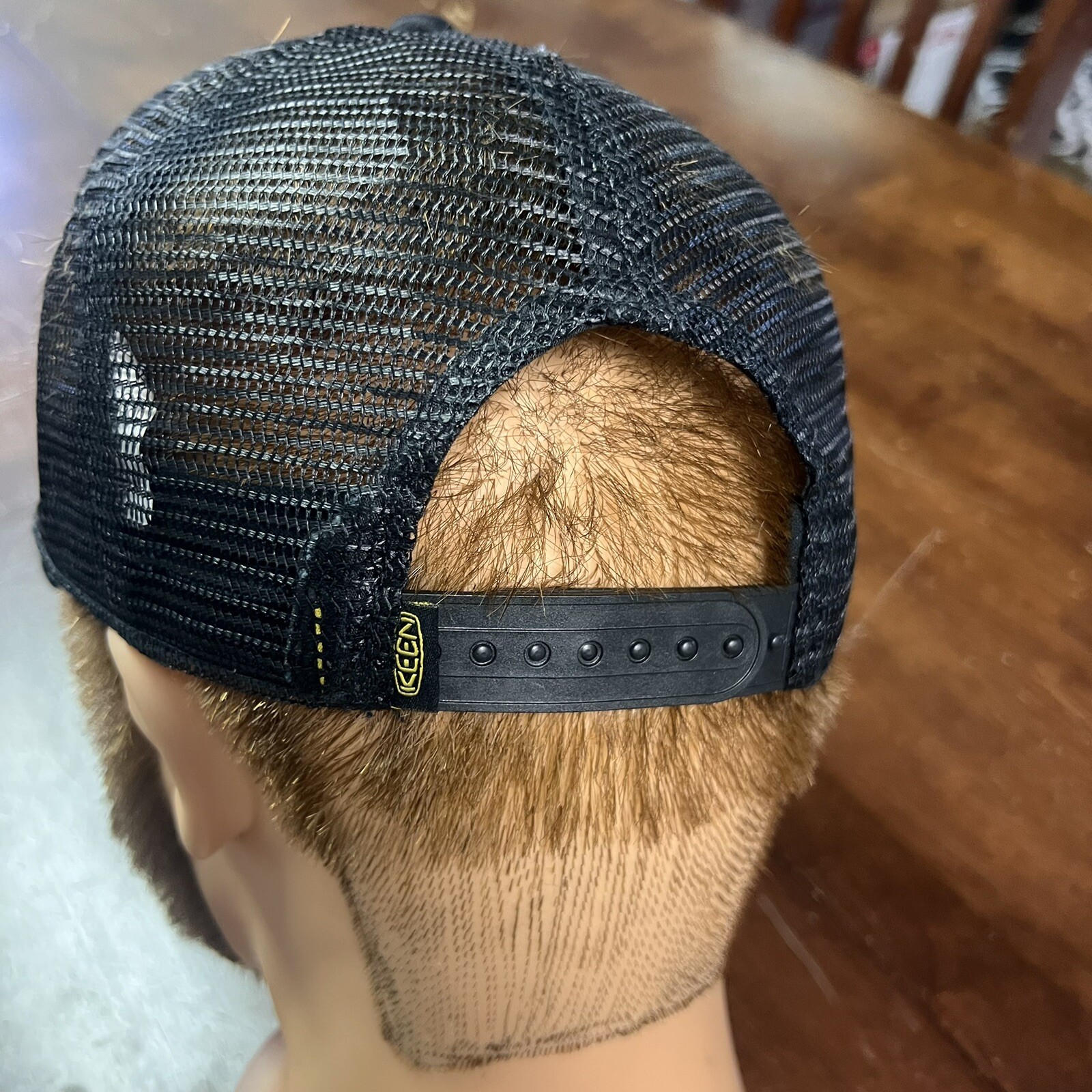 Keen Cappello Berretto Uomo Snap Back Nero Camionista Maglia Schiena Regolabile Montagne