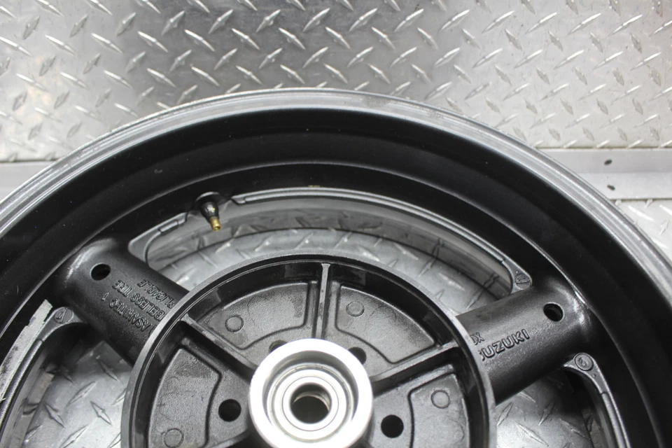 1997 SUZUKI BANDIT 1200 GSF1200S REAR WHEEL RIM 54100-27811-35W - Image 3 of 4