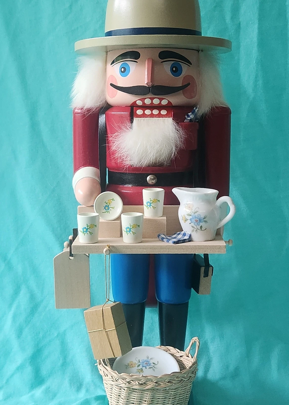 Tea Server Nutcracker by Richard Glasser GmbH in Seiffen, GDR
Opens in a new window or tab