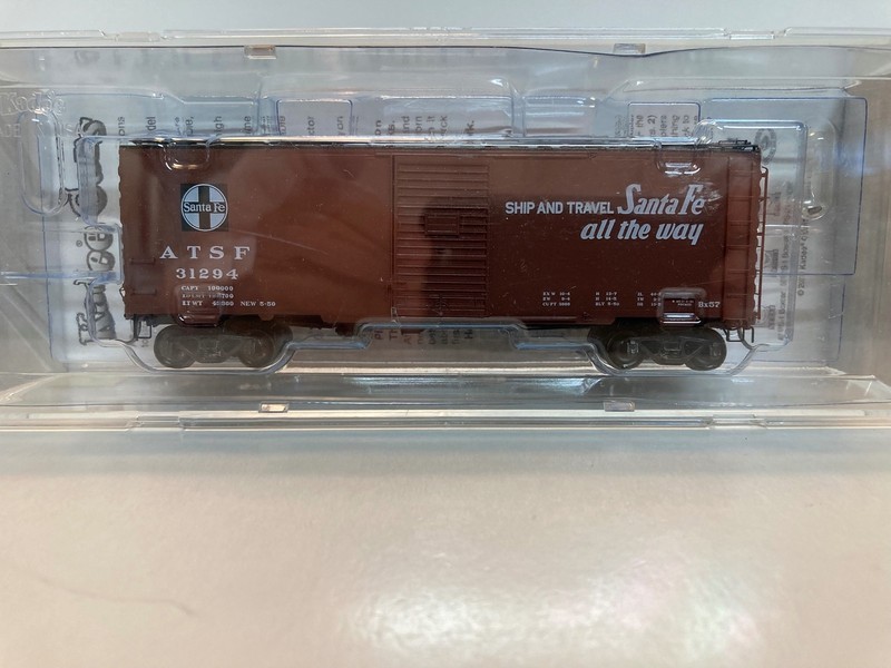 Kadee ATSF Santa Fe PS-1 40' Boxcar Rd. 31294 (4077)  6' Door Yougstown USED LN