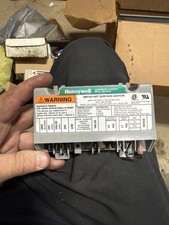 Honeywell S8910U 1000 Universal Hot Surface Ignition Module (D) chip