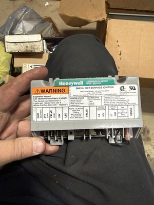Honeywell S8910U 1000 Universal Hot Surface Ignition Module (D) chip