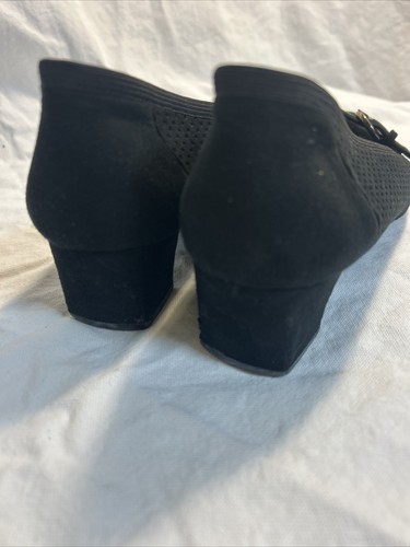 Stuart Weitzman Fairfield Black Perforated Suede Heels Gold Buckle Size 8.5 - Picture 4 of 8