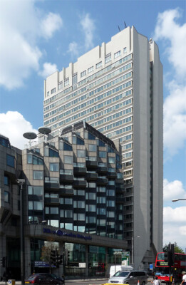 FOTO LONDON HOTEL HARROW ROAD ICH BIN EIN TROTTEL FÜR TÜRME, ABER DAS MUSS EINER VON