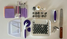 Wilton Kit Decorazione Torte Consigli Base e Specialità; Forniture per Decorazione Torte