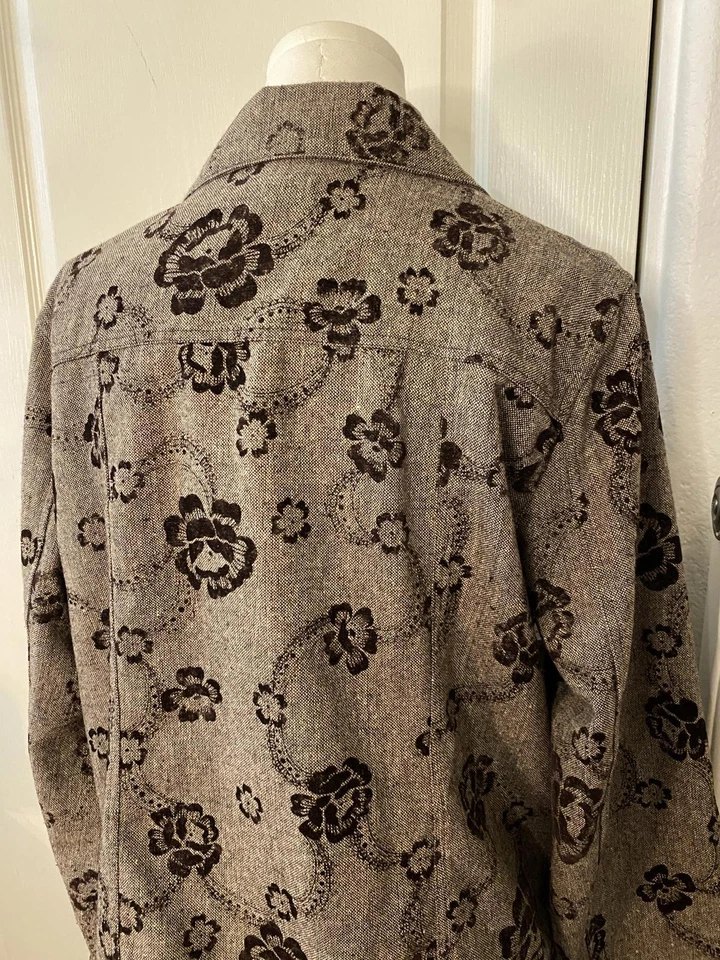 Chaqueta Blazer Bellota Marrón Floral Bordada con Botones Otoño Otoño Terroso Foto 4 de 4