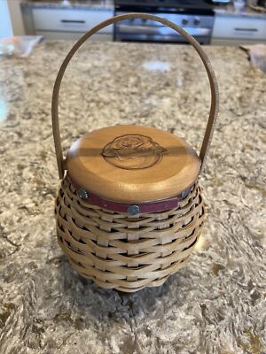 Longaberger Basket Tournament of Roses w/Liner & Protector 2004