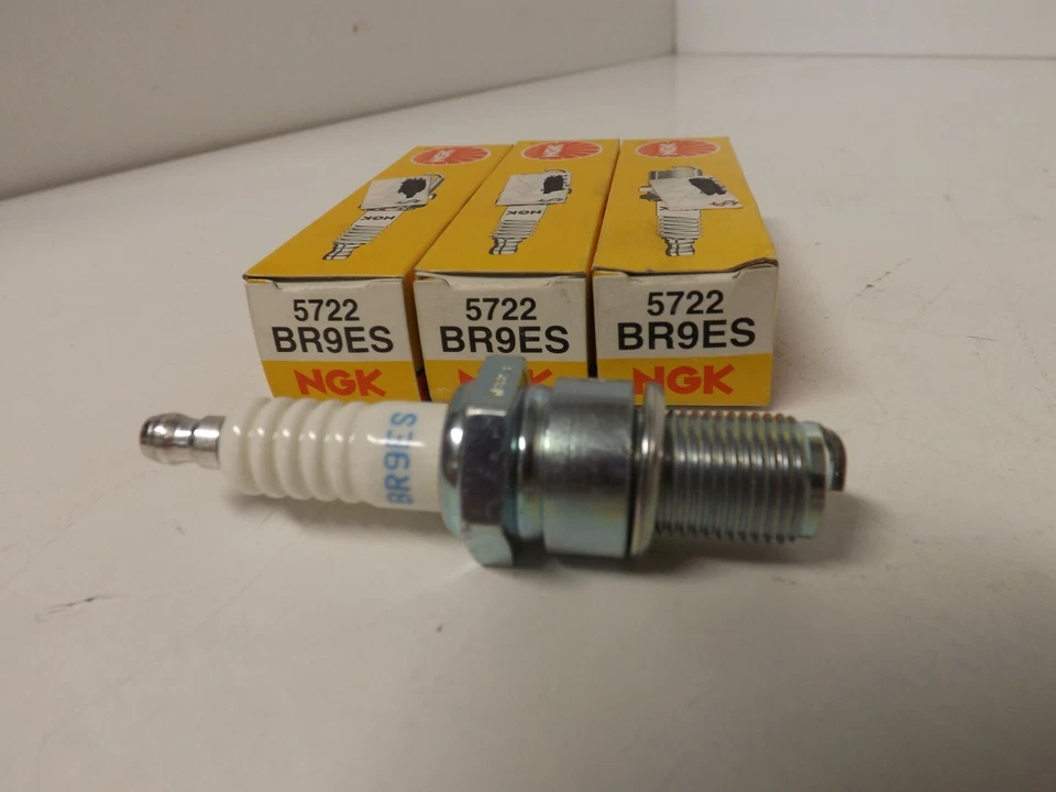 NGK BR9ES / 5722 spark plug  pack of 3 each - Image 4 of 4