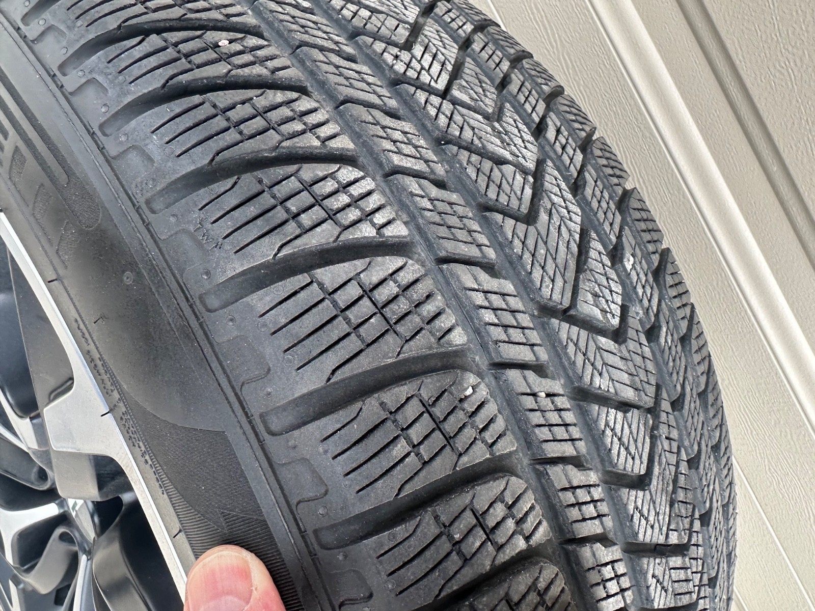 Aston Martin 4 Pirelli Scorpion Winter tires with OEM rims Aston Martin DBX 707.