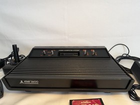 Atari 2600 Console Bundle w/ 2 Joysticks, 2 Paddle Controllers & game &ndash; Tested 
