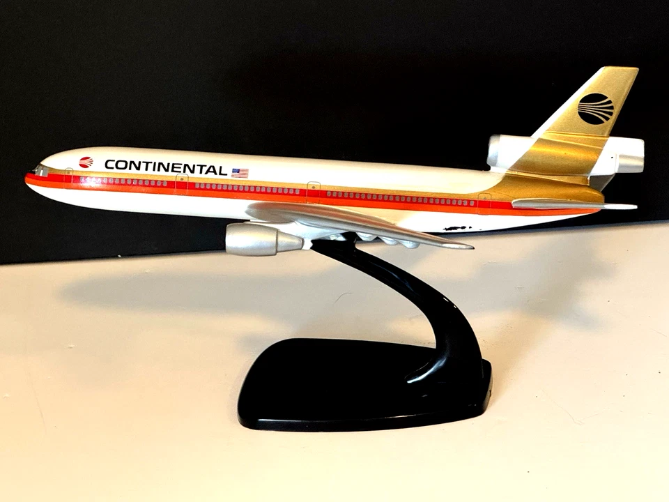 Vintage Continental Airlines McDonnell Douglas DC 10 - Air Jet Advance Model - Image 2 of 4