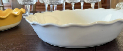 Emile Henry France Cream Ceramic Pie Dish/Plate Scalloped Edge 10 5/8'' NEW