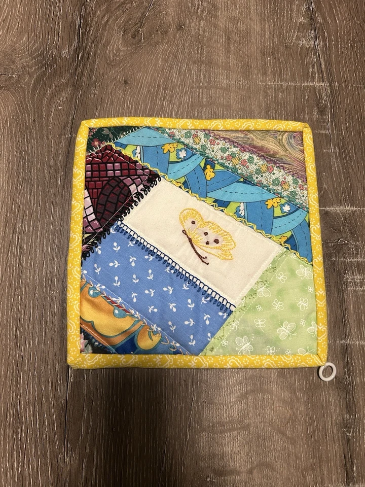 Porta Ollas Colgante Vintage Hecho a Mano Acolchado Loco Mariposa Bordado ÚNICO EN SU CLASE Foto 2 de 4