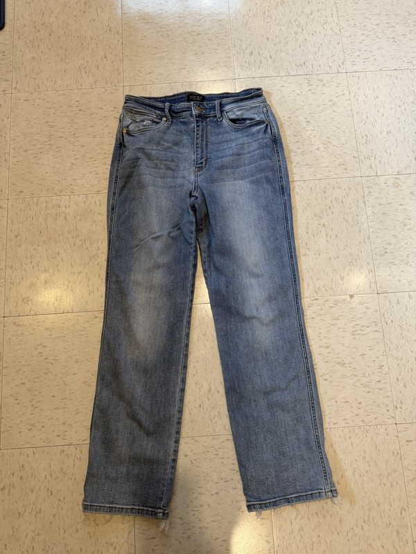 Judy Blue- Light Wash Frayed Hems Dad Jean Fit Jeans Style, Size 11/30