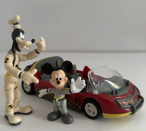 Disney Test Track Race Car with Pit Crew Micky and Goofy Figures