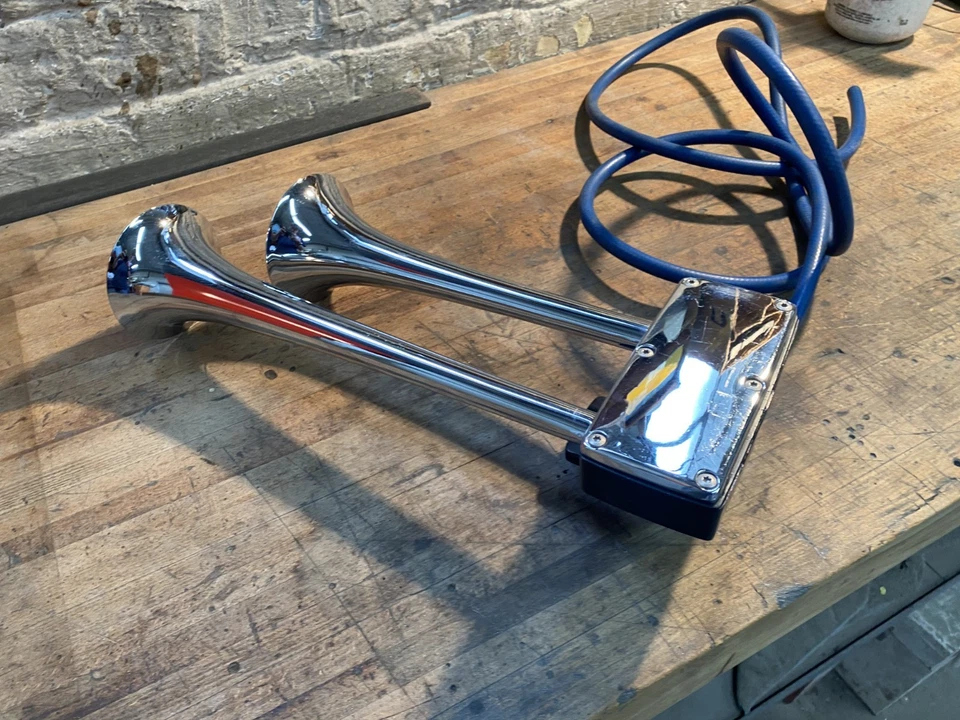 Bocina de tren comprimido por aire para camioneta Ford cromada ¡¡Gran forma funcionando fuerte ASL!!! Foto 3 de 4